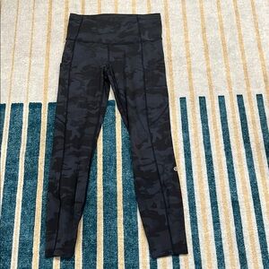 Lulu Lemon Black Camouflage Leggings w/ side pockets